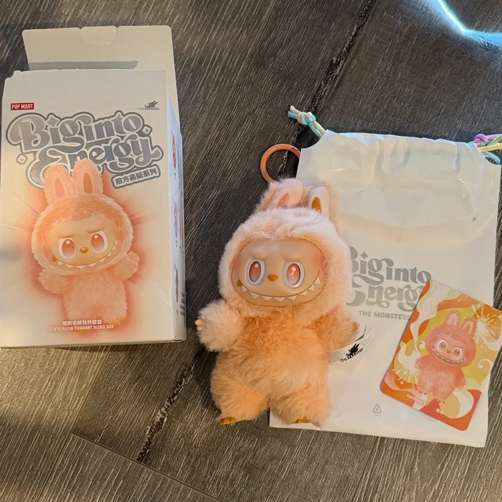 Labubu pop mart
